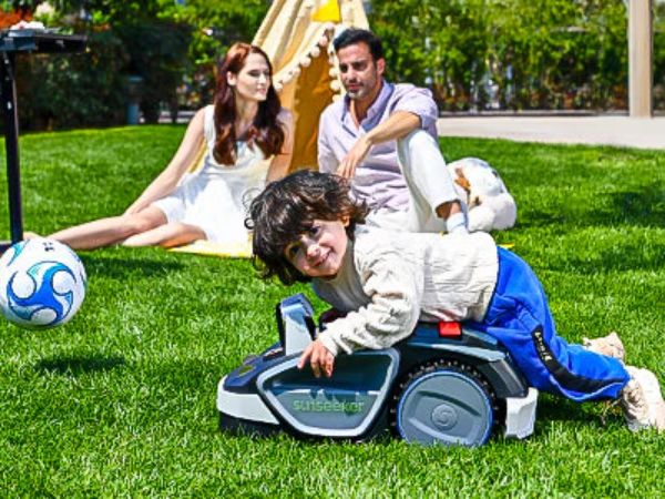 Seasonal Lawn Care: Integrating Automatic Lawn Mowers into Your Spring and Fall Routines