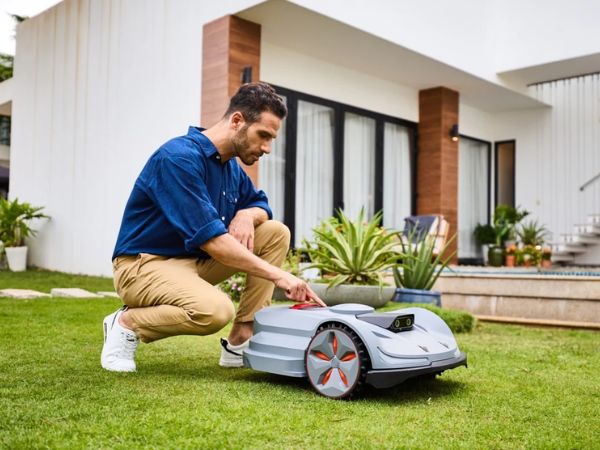 How Robot Grass Mowers Keep Your Lawn Healthy and Green In The End of 2024