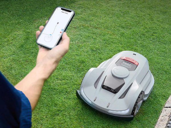Automatic Lawn Mower robot vs. Traditional Lawn Mower: Comparing Advantages and Disadvantages