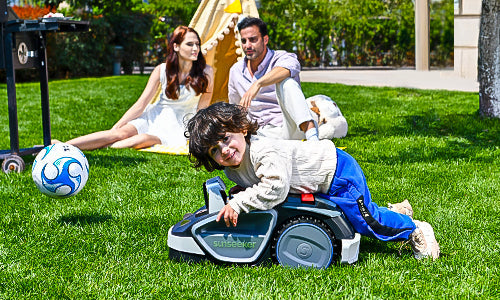 Seasonal Lawn Care: Integrating Automatic Lawn Mowers into Your Spring and Fall Routines