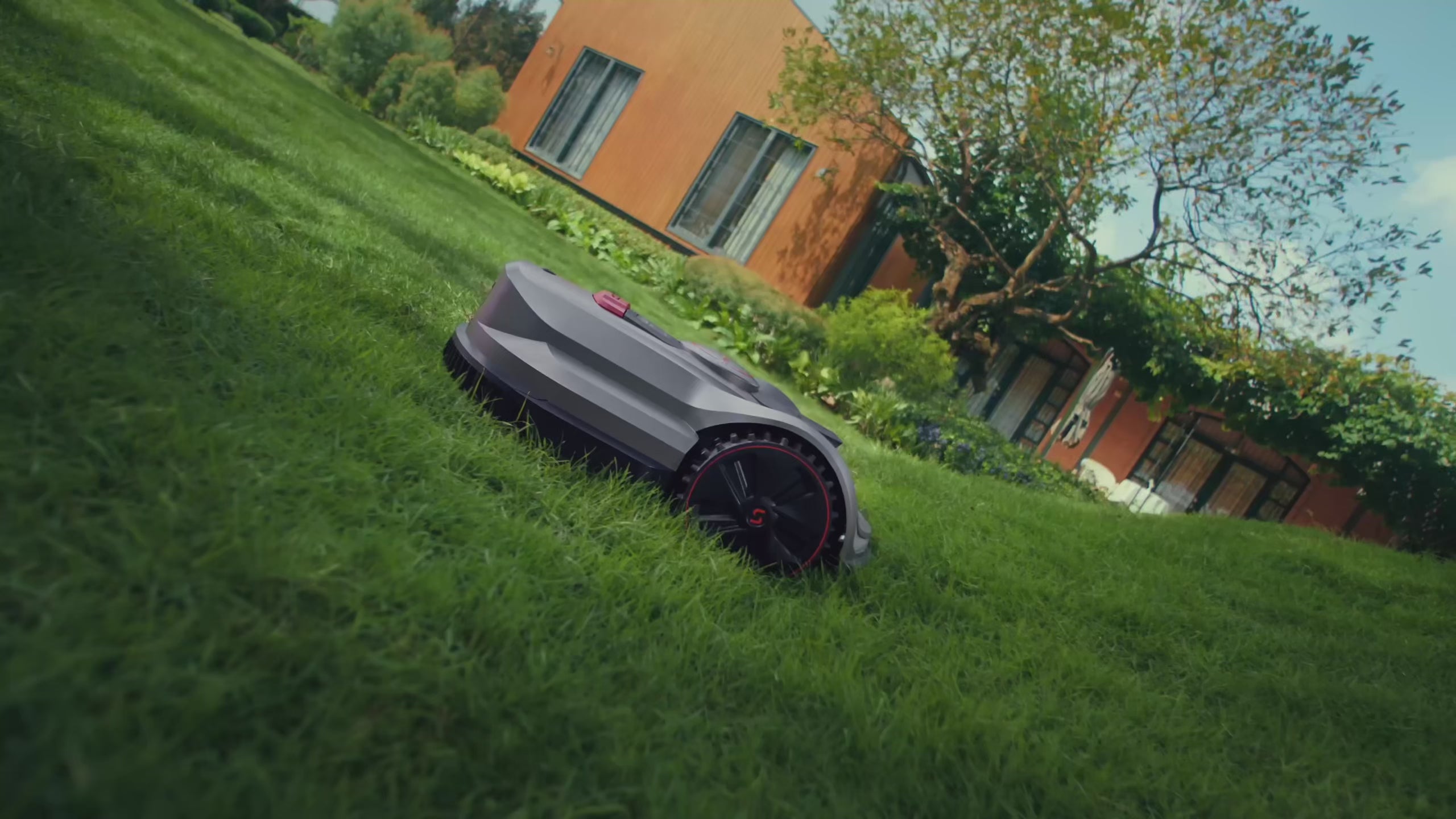 Load video: Better grip for hills and rough terrain